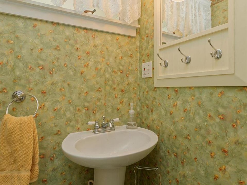 146 CLAYTON Road, Schenectady, NY 12304 Zillow