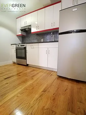 Rented by Evergreen Apartments BK | media 1