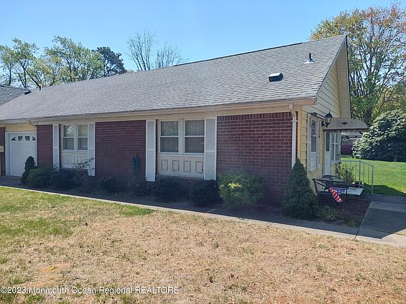 2nd image of 21 Lexington Drive #B