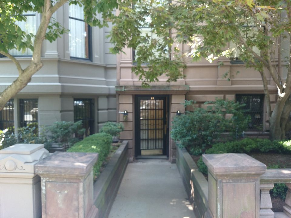2nd image of 19 Commonwealth Ave