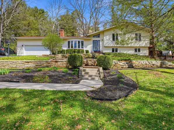 328 Pine Tree Dr NE, Granville, OH 43023