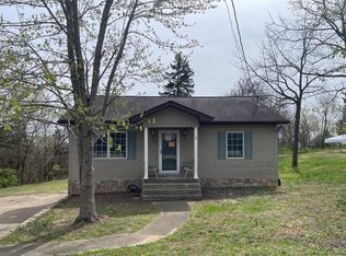 305 W Chestnut St, Dixon, MO 65459