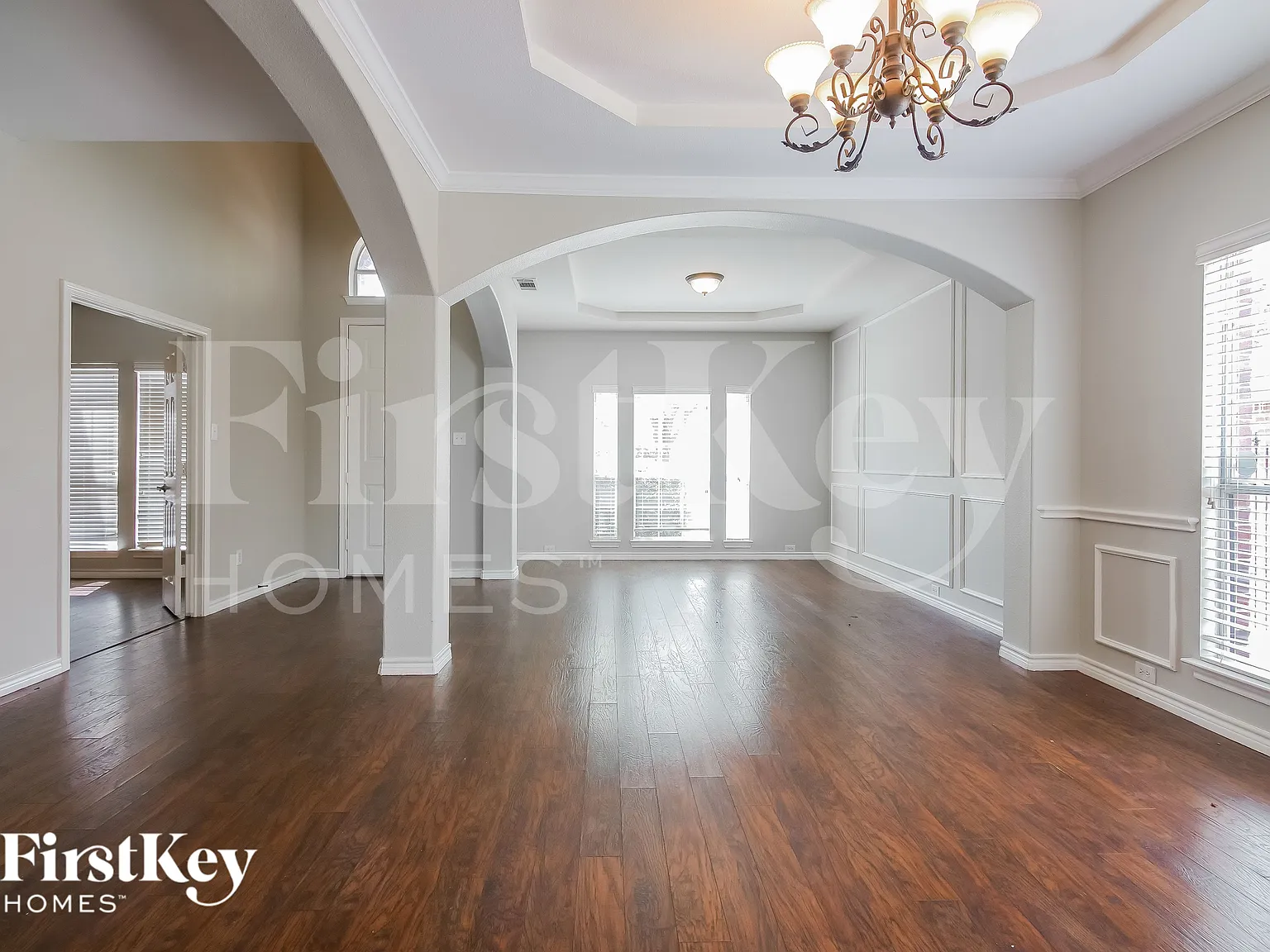 5 bed, 4.0 bath, 4004 sqft, $3,470 — Photo 4