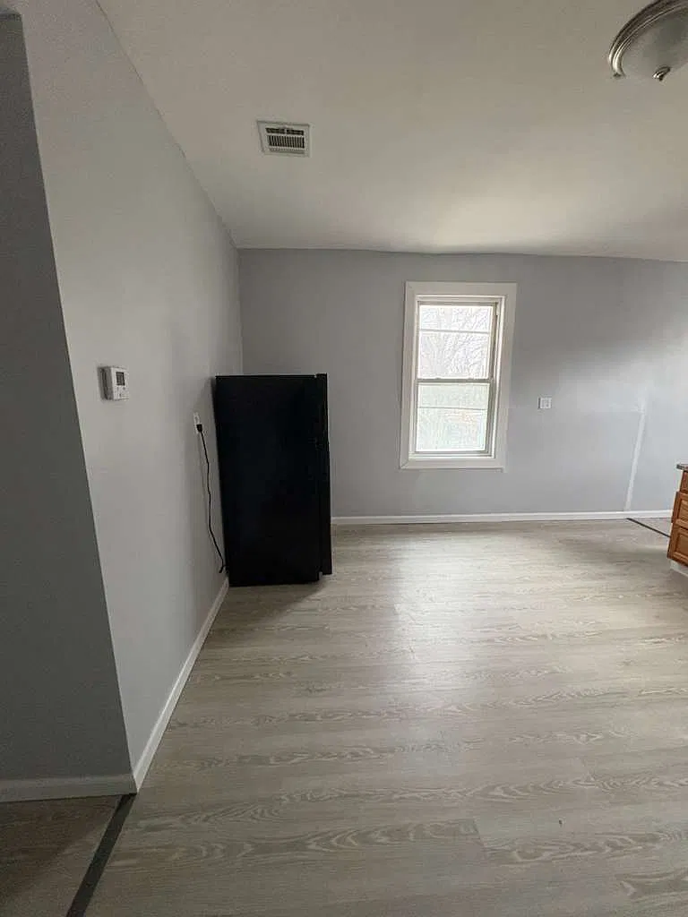3 bed, 1000 sqft, $2,050 — Photo 3