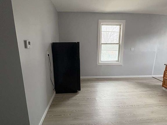 3rd image of 319 Coit St Floor 3