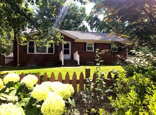 24 Hamilton Terrace Dr, Hamilton, VA 20158