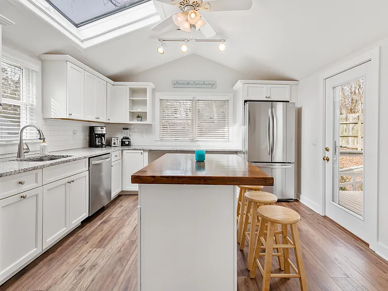 20 Robinson Rd — Photo 3
