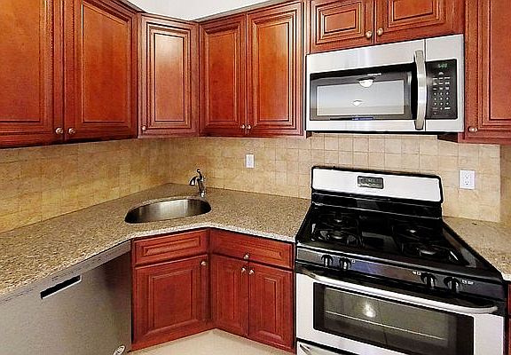 4th image of 28-29 35th St #3F