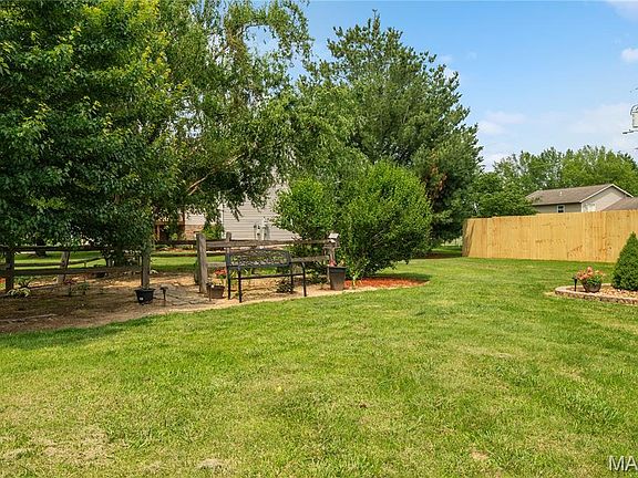 4th image of 121 Melissas Dr