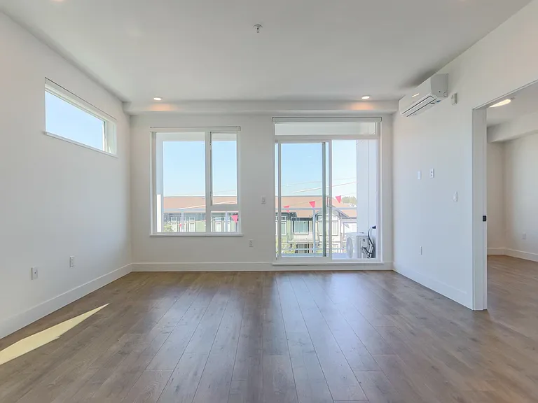 17783 56a Ave #411 — Photo 3