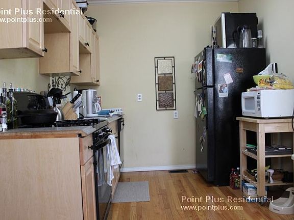 2nd image of 382 Norfolk St #378