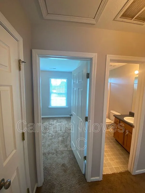 3 bed, 2.5 bath, 1800 sqft, $1,595 — Photo 4