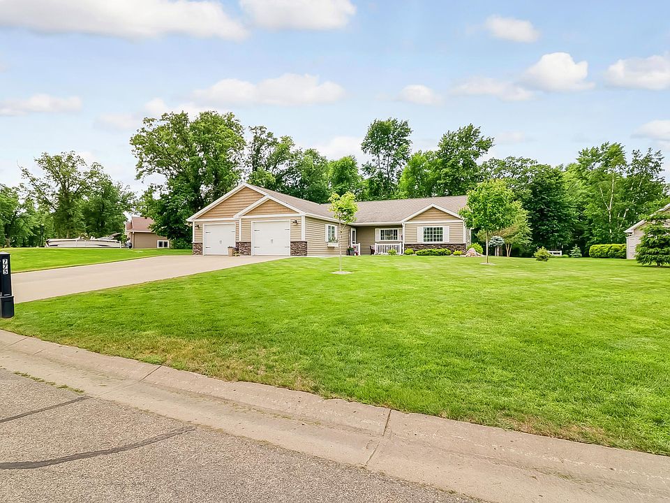 1st image of 775 Lake Forest Cir