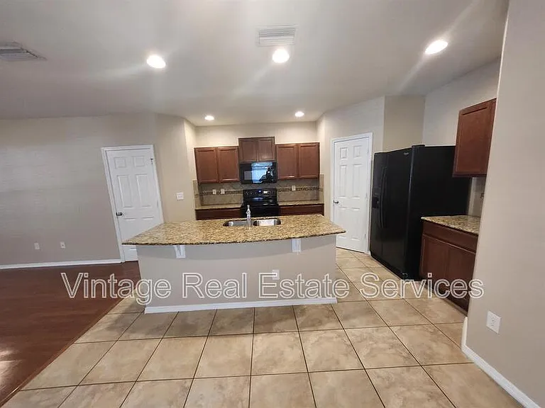 4721 Chatterton Way — Photo 3