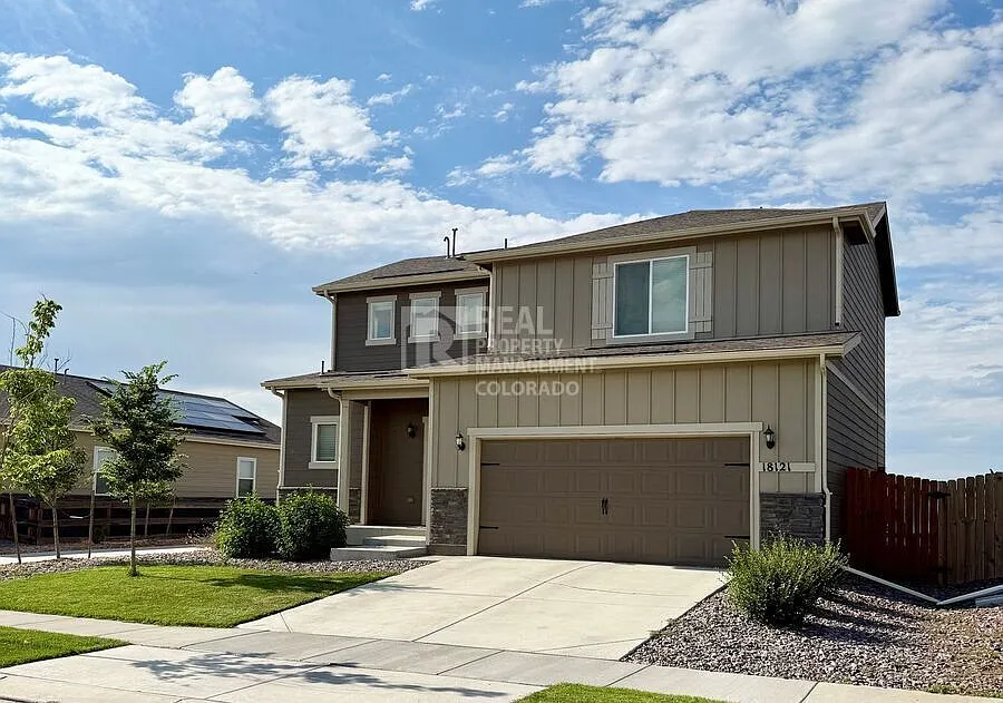 Spacious Commerce City 3-Bedroom, 2.5-Bath with Primary Suite and Walk-In Closet — Photo 2