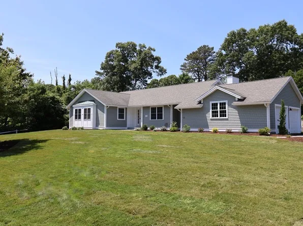 131 Country Club Dr, Barnstable, MA 02630