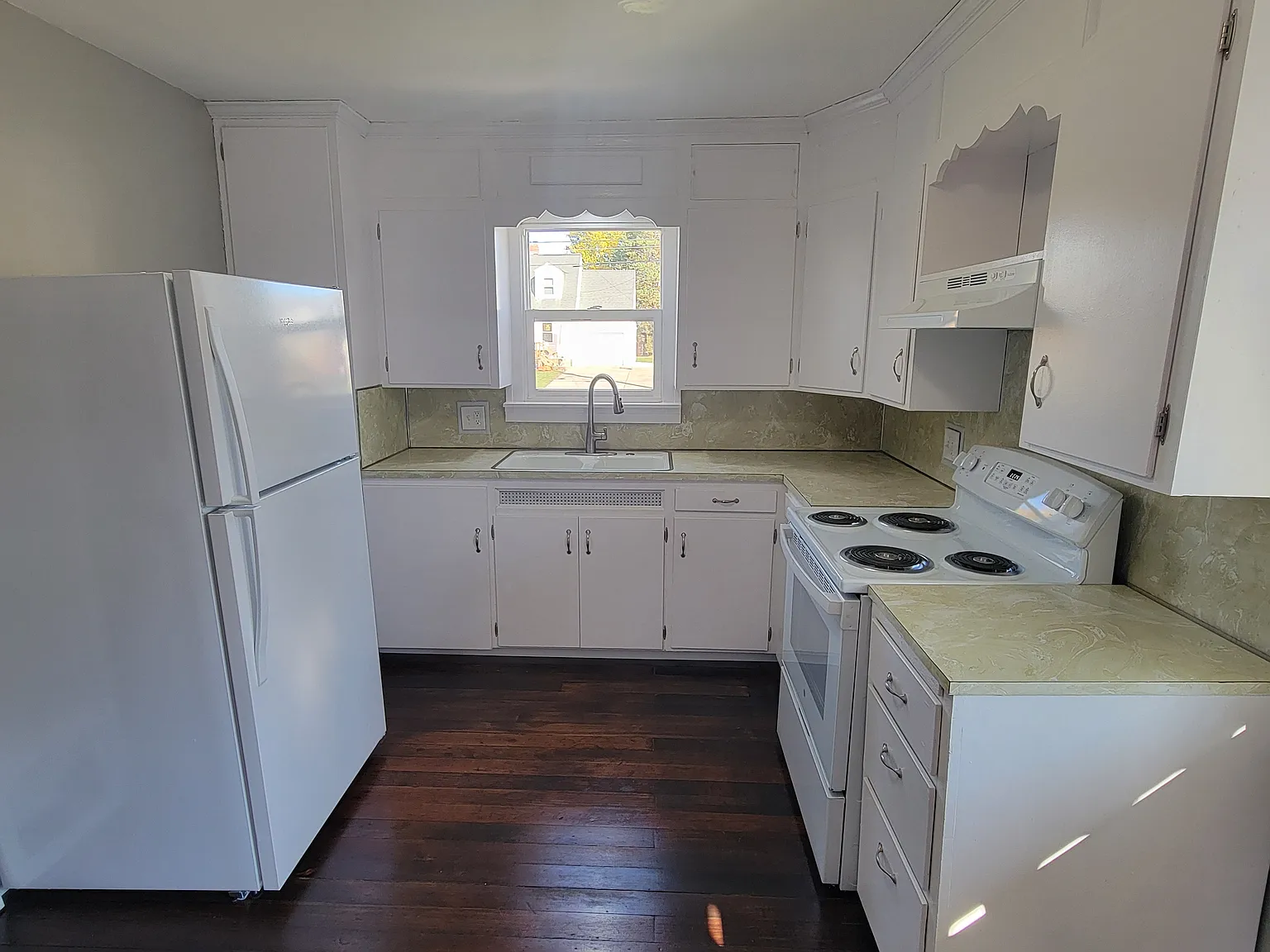3 bed, 1.5 bath, 1201 sqft, $1,275 — Photo 4
