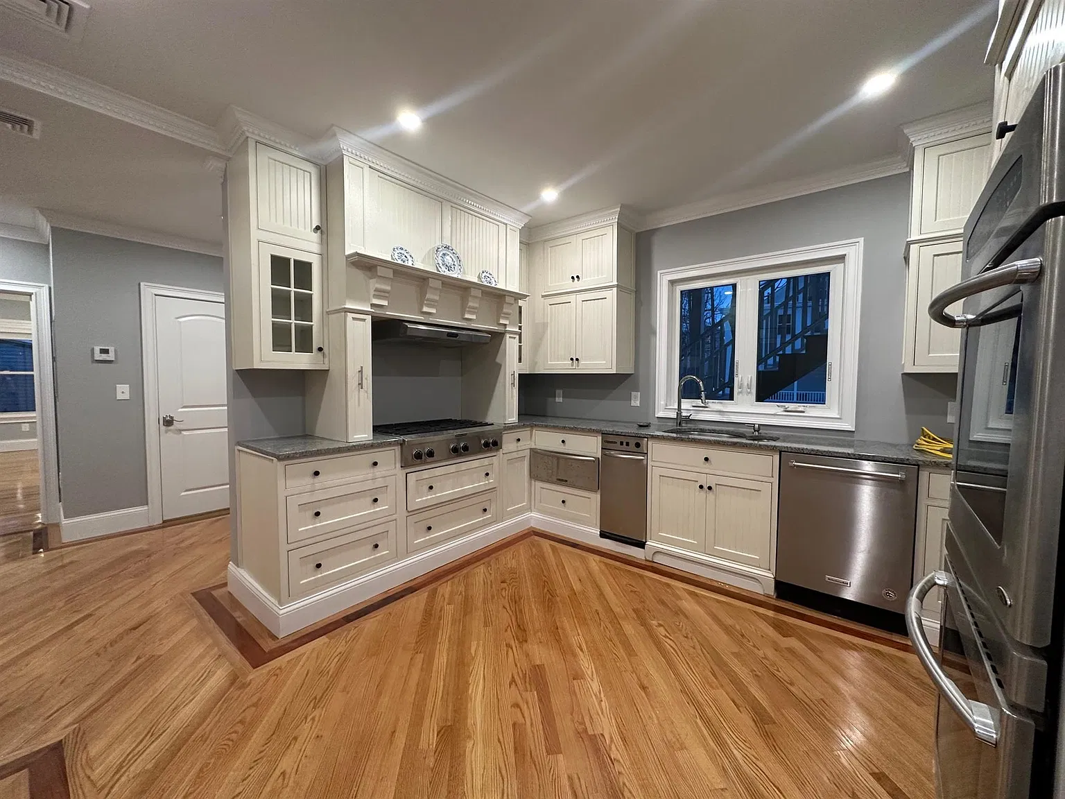 3 bed, 1718 sqft, $4,400 — Photo 2
