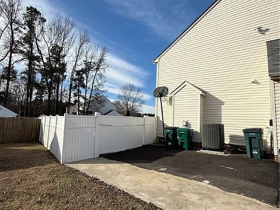 4th image of 9405 Telegraph Run Ln