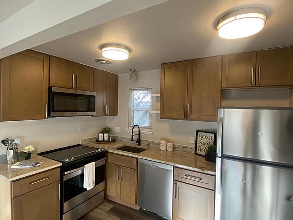 2nd image of 1215 Queen Anne Ave N APT 5