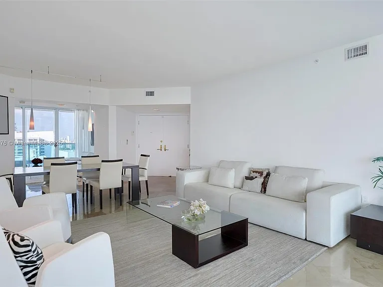 5025 Collins Ave #2107 — Photo 4