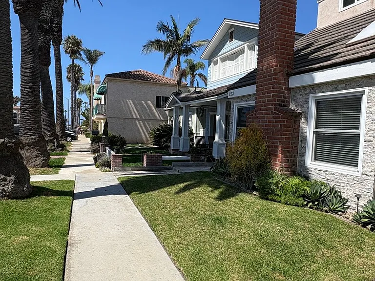 223 14th St — Photo 30