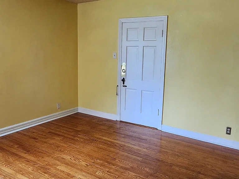 3944 Canterbury Dr #1S — Photo 9