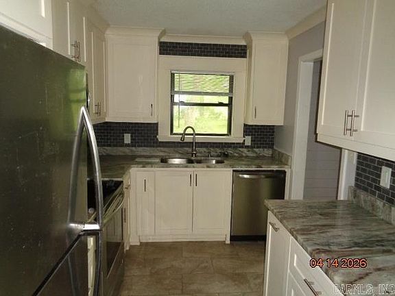4th image of 85 Fraser Dr