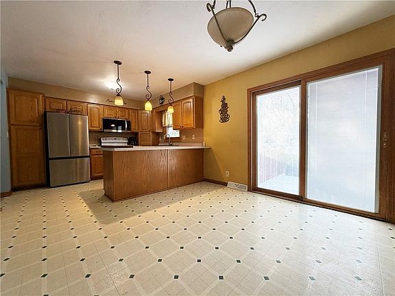 4th image of 209 South Coleman Street