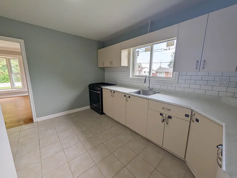 6332 Sherwood Rd — Photo 9