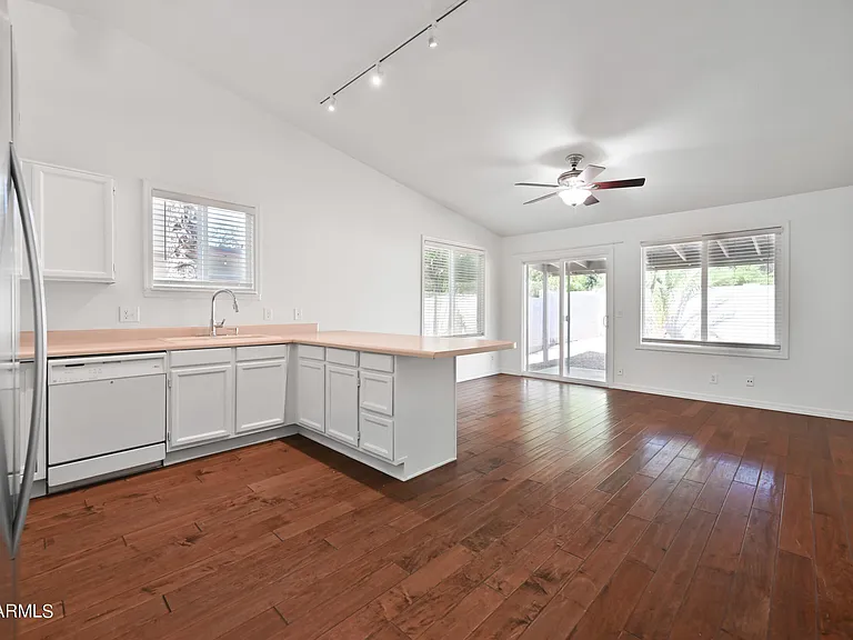 313 S Ocean Dr — Photo 4