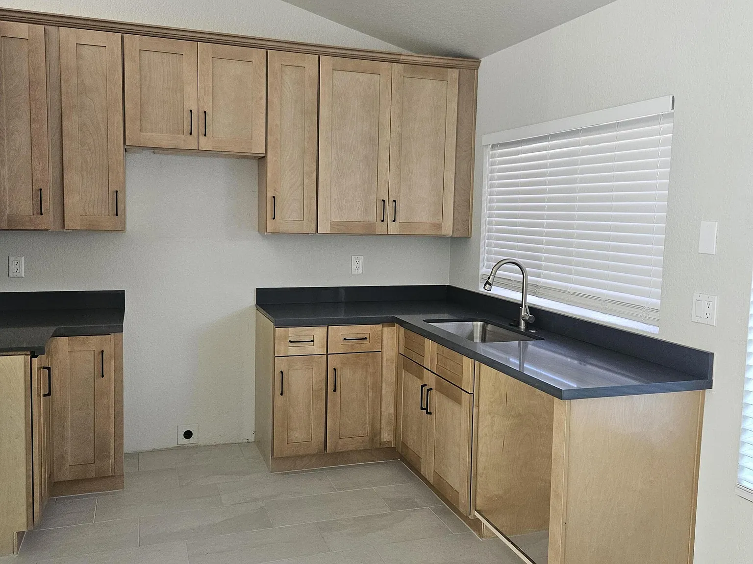 3 bed, 2.0 bath, 1054 sqft, $1,850 — Photo 2