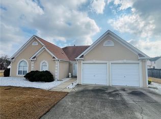 19 Meadow Crest Ct, Powder Springs, GA 30127