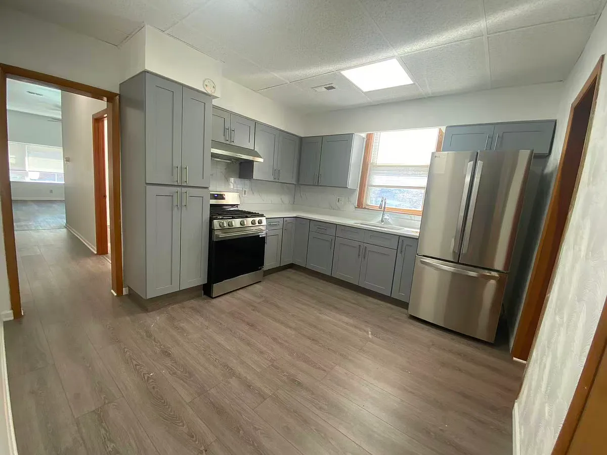 Building Photo - 620 W 26th St #2F