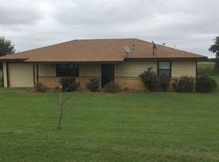 704 8th St, Cache, OK 73527