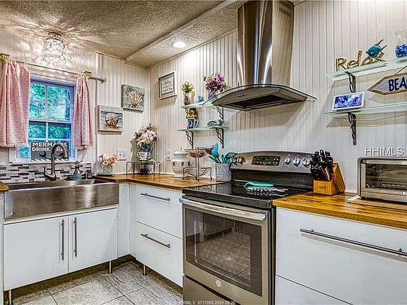 3rd image of 11 Windflower Ct