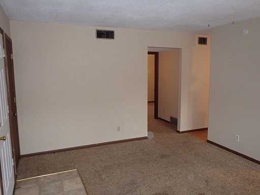5th image of 736 Demaret Dr APT D