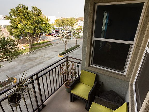 3rd image of 16622 Bellflower Blvd