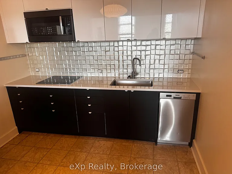 24 Wellington St #6 — Photo 7