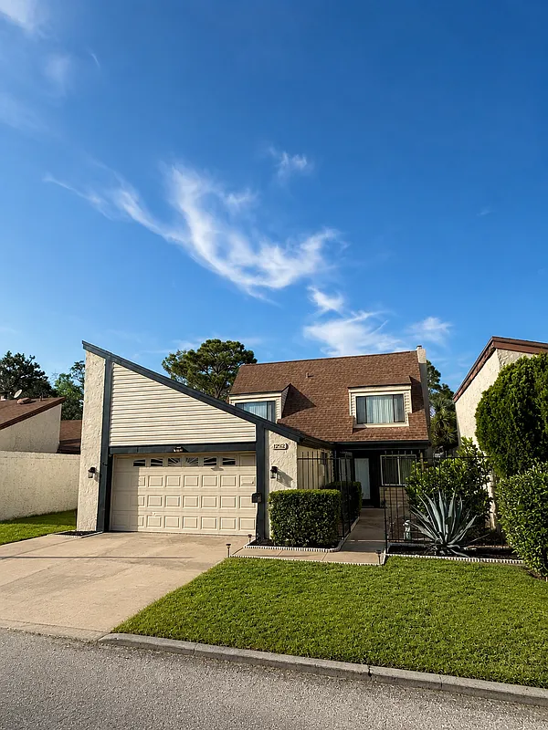 3 bed, 2.0 bath, 1732 sqft, $2,695 — Photo 2