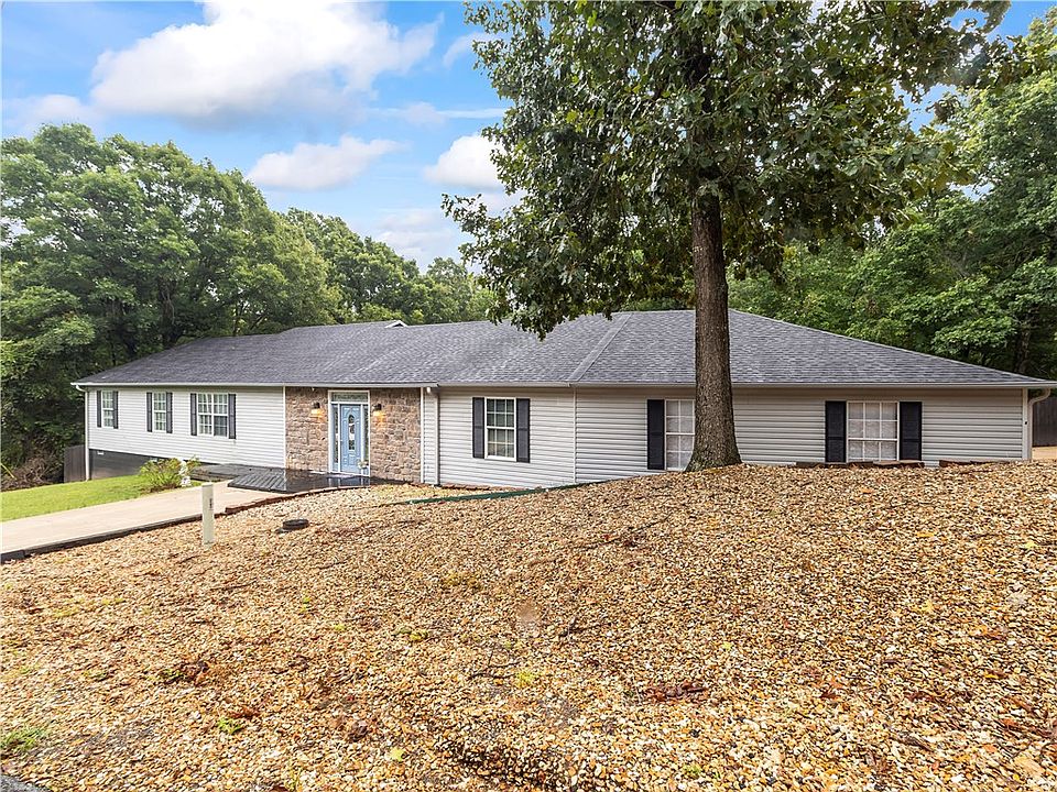 1st image of 8 Smalley Ln