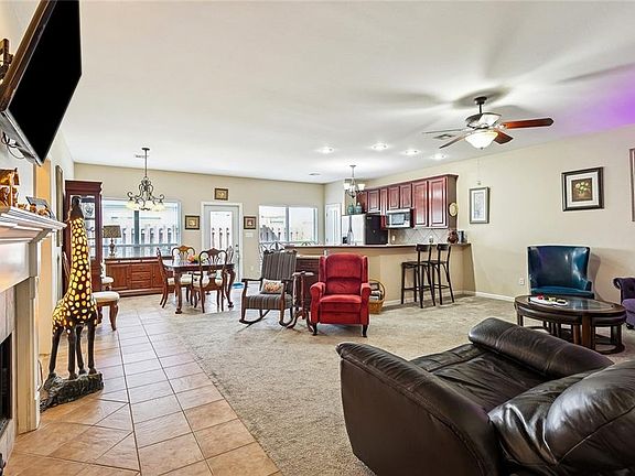 4th image of 221 Libra Ave #B