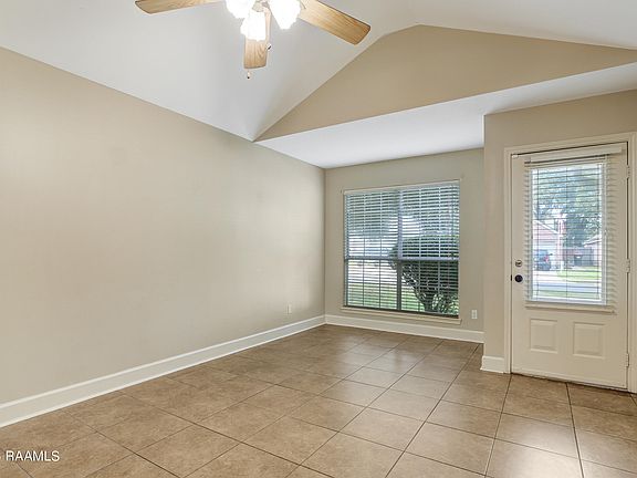 4th image of 112 Darlene Dr