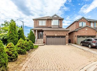 11 Oak Gardens Ct, Brampton, ON L6R2Y6