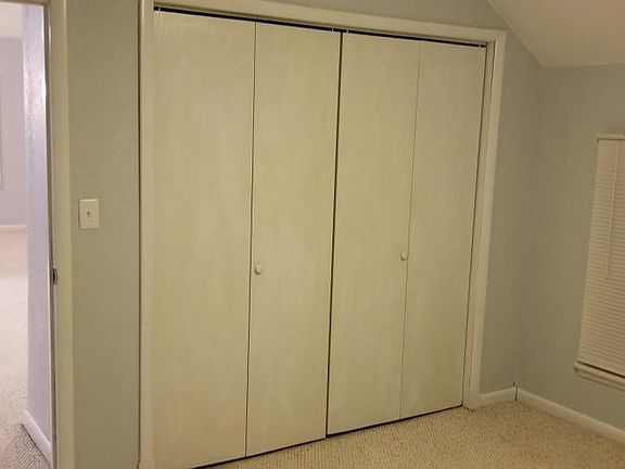3rd image of 318 4th St SE #2