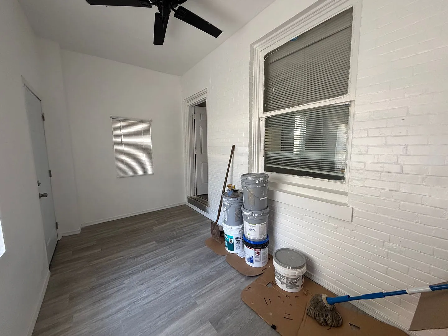 Spacious 4 Bdrm Home With Yard! Ready For You To Call It Home! — Photo 3