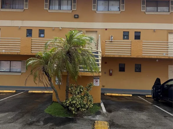 180 Royal Palm Road #116, Hialeah, FL 33016