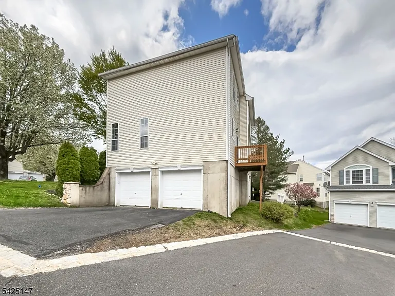 227 Winding Hill Dr — Photo 29