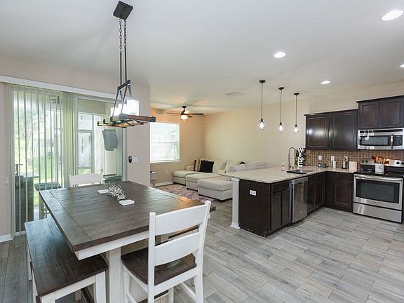 Open Floor plan- Kitchen, family and dining room