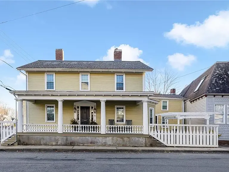 17 Old Beach Rd — Photo 2